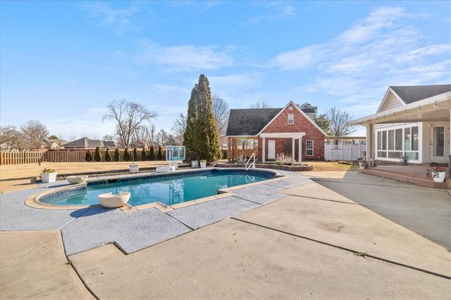 1198 Bob White Avenue, Springdale, AR 72764