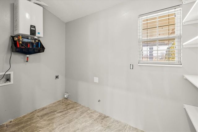 1198 Bob White Avenue, Springdale, AR 72764