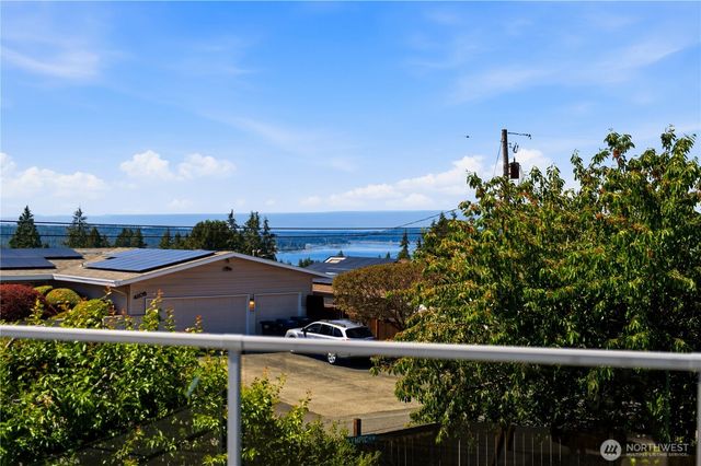 8615 43rd Street W, University Place, WA 98466