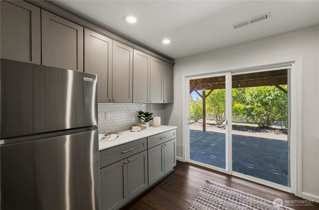 8615 43rd Street W, University Place, WA 98466