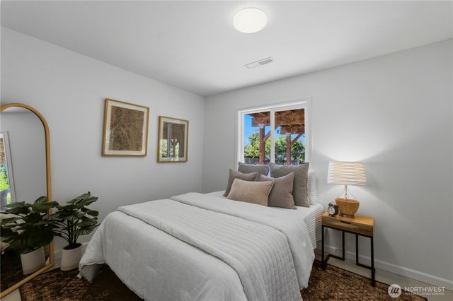 8615 43rd Street W, University Place, WA 98466