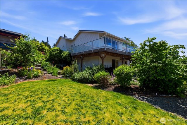 8615 43rd Street W, University Place, WA 98466