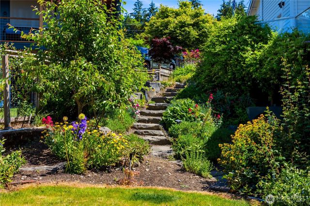 8615 43rd Street W, University Place, WA 98466