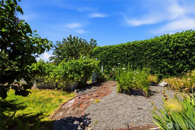 8615 43rd Street W, University Place, WA 98466