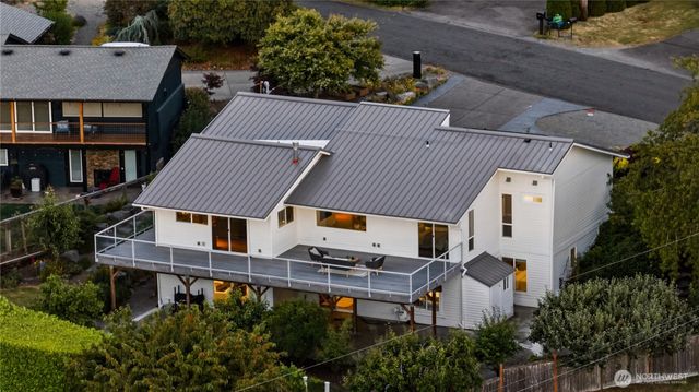 8615 43rd Street W, University Place, WA 98466