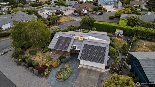 8615 43rd Street W, University Place, WA 98466