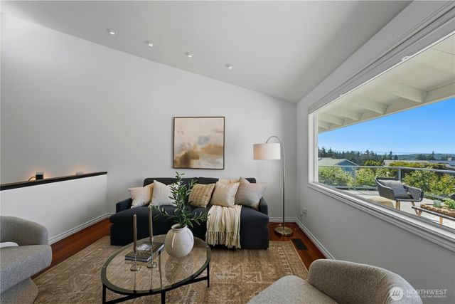 8615 43rd Street W, University Place, WA 98466