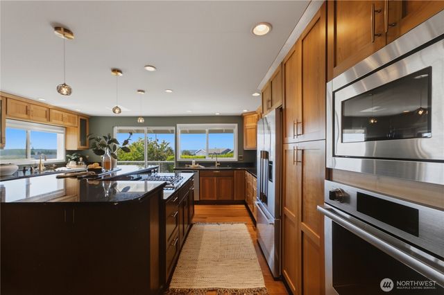 8615 43rd Street W, University Place, WA 98466