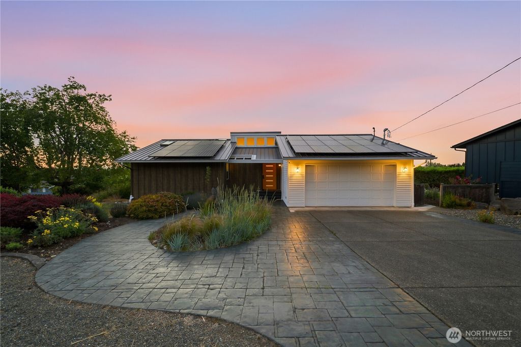 8615 43rd Street W, University Place, WA 98466