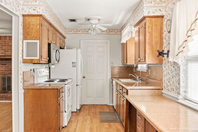 3013 Arapaho Road, Commerce, TX 75428