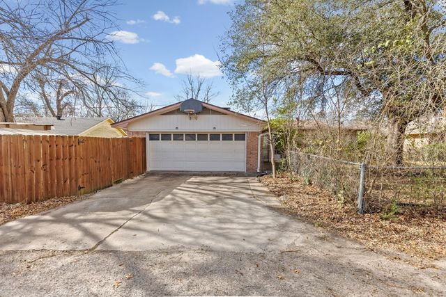 3013 Arapaho Road, Commerce, TX 75428