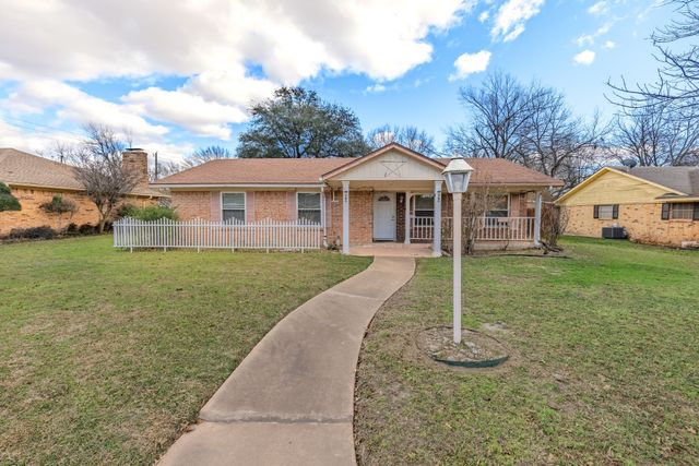 3013 Arapaho Road, Commerce, TX 75428