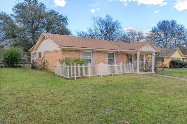 3013 Arapaho Road, Commerce, TX 75428