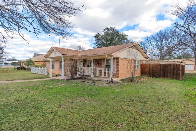3013 Arapaho Road, Commerce, TX 75428