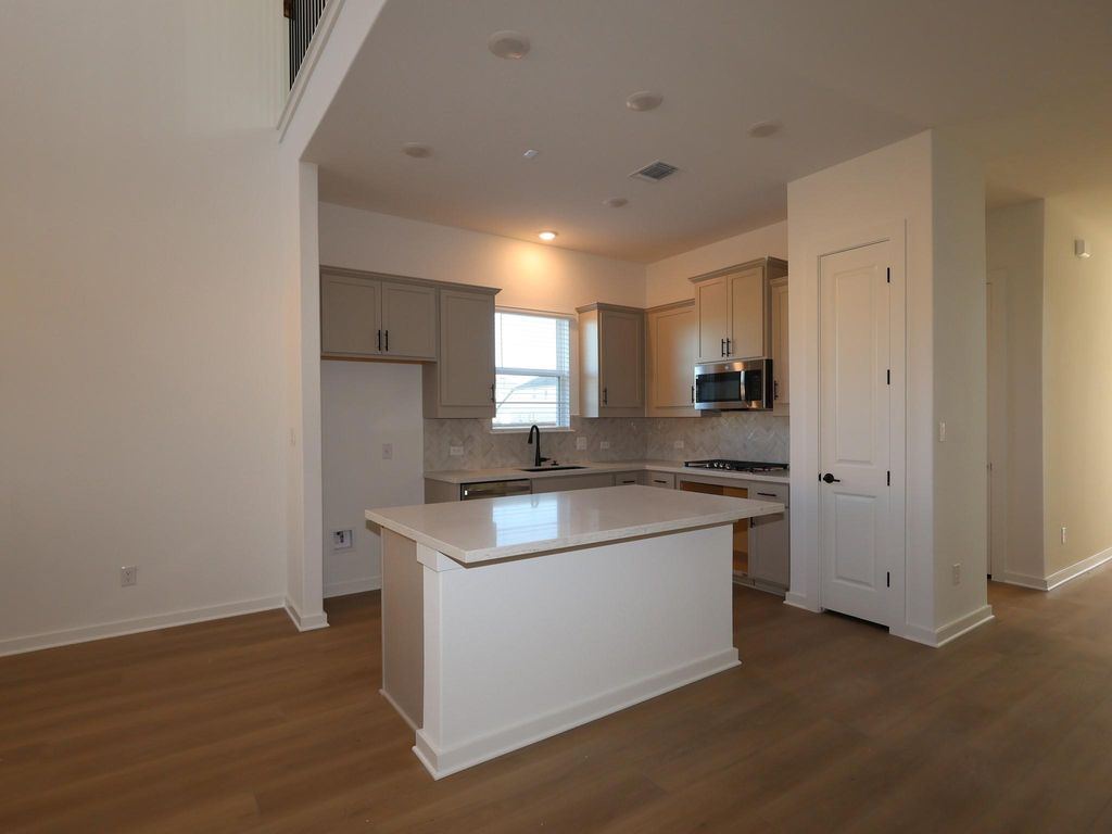 458 Bishop Wood RD, Dripping Springs, TX 78620