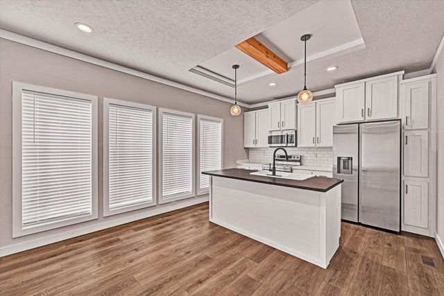 3648 McDaniel DR, Salem, VA 24153