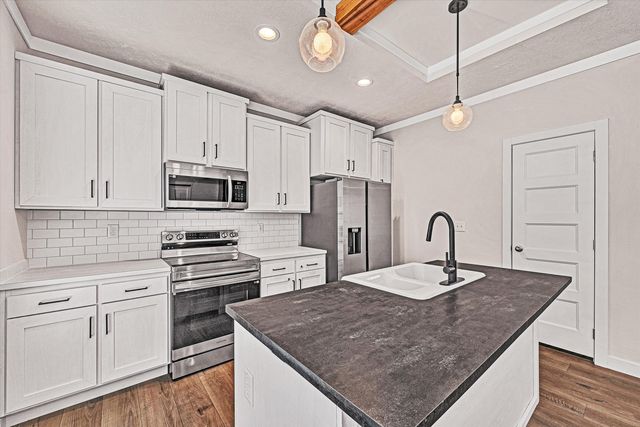 3648 McDaniel DR, Salem, VA 24153