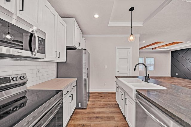 3648 McDaniel DR, Salem, VA 24153