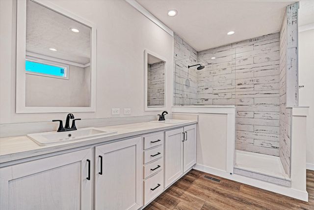 3648 McDaniel DR, Salem, VA 24153