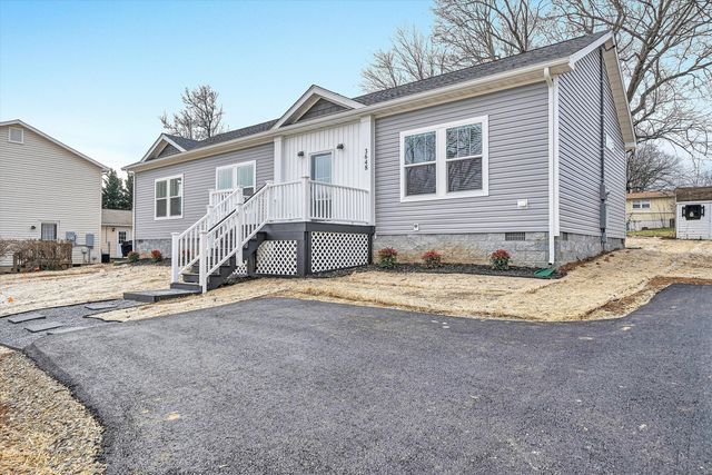 3648 McDaniel DR, Salem, VA 24153