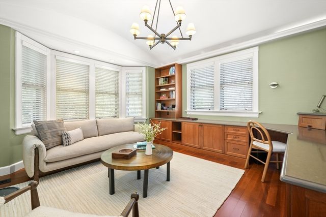 40 Heath Hill St, Brookline, MA 02445
