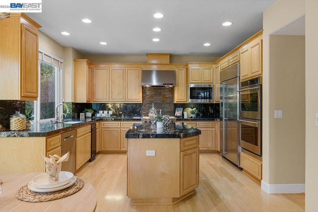 3 Crested Oak Ct, San Ramon, CA 94583
