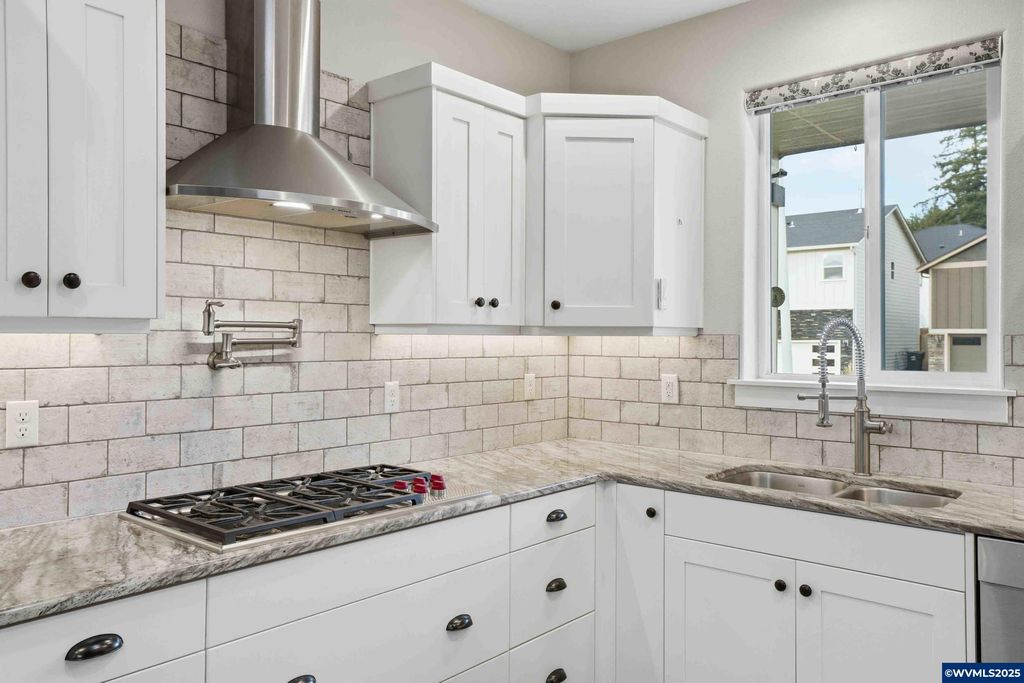 Image 11 of property listing at 112 Summit View Av SE, Salem, OR 97306