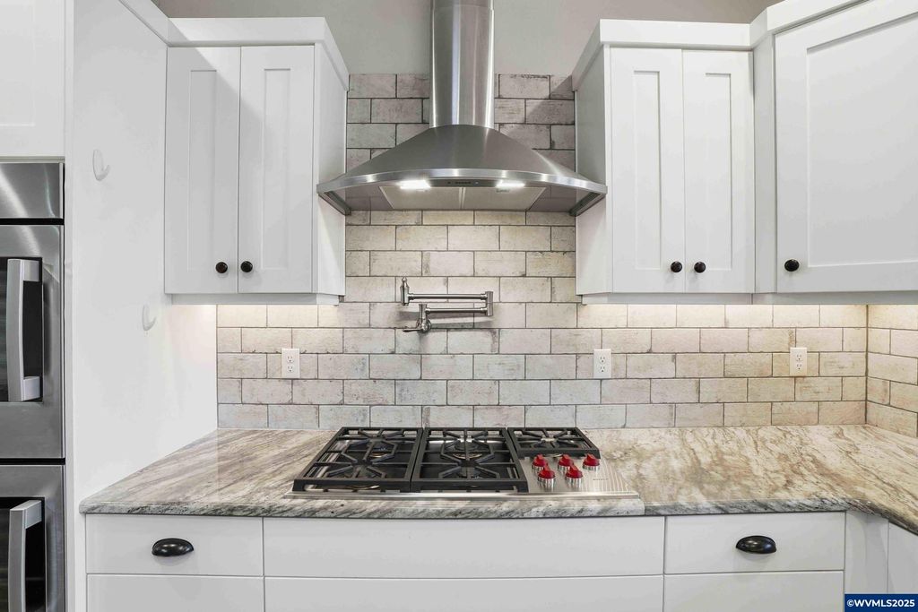 Image 12 of property listing at 112 Summit View Av SE, Salem, OR 97306