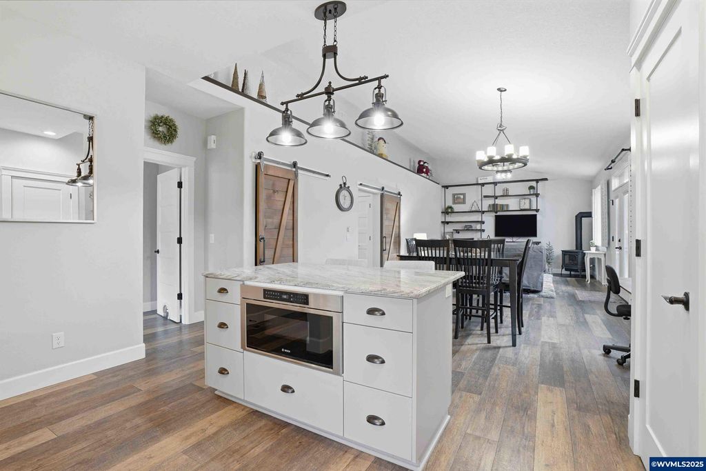 Image 13 of property listing at 112 Summit View Av SE, Salem, OR 97306