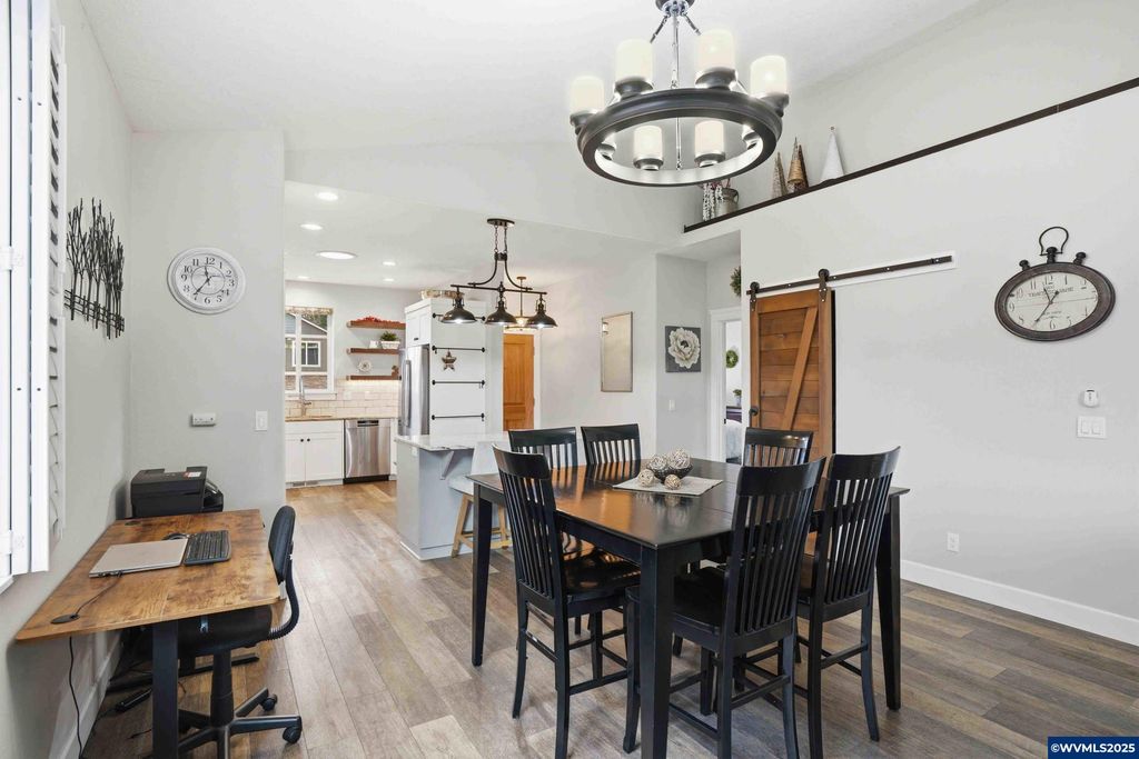 Image 17 of property listing at 112 Summit View Av SE, Salem, OR 97306