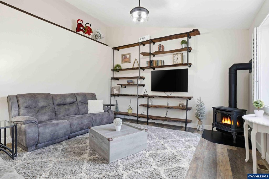 Image 18 of property listing at 112 Summit View Av SE, Salem, OR 97306