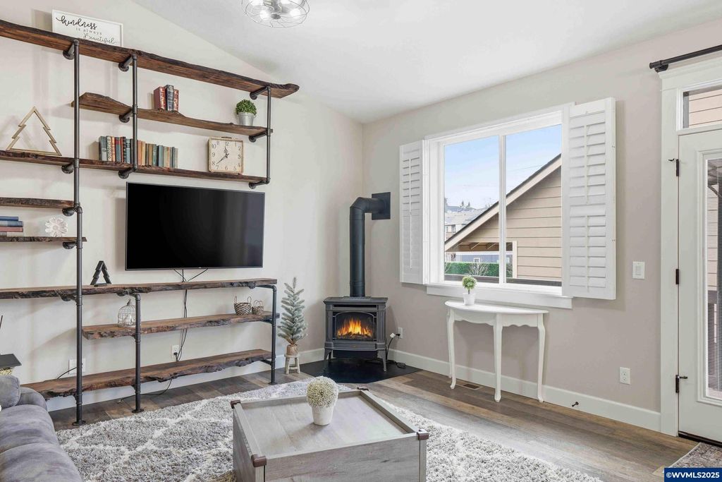 Image 20 of property listing at 112 Summit View Av SE, Salem, OR 97306