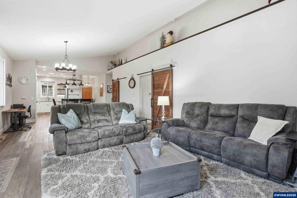 Image 21 of property listing at 112 Summit View Av SE, Salem, OR 97306