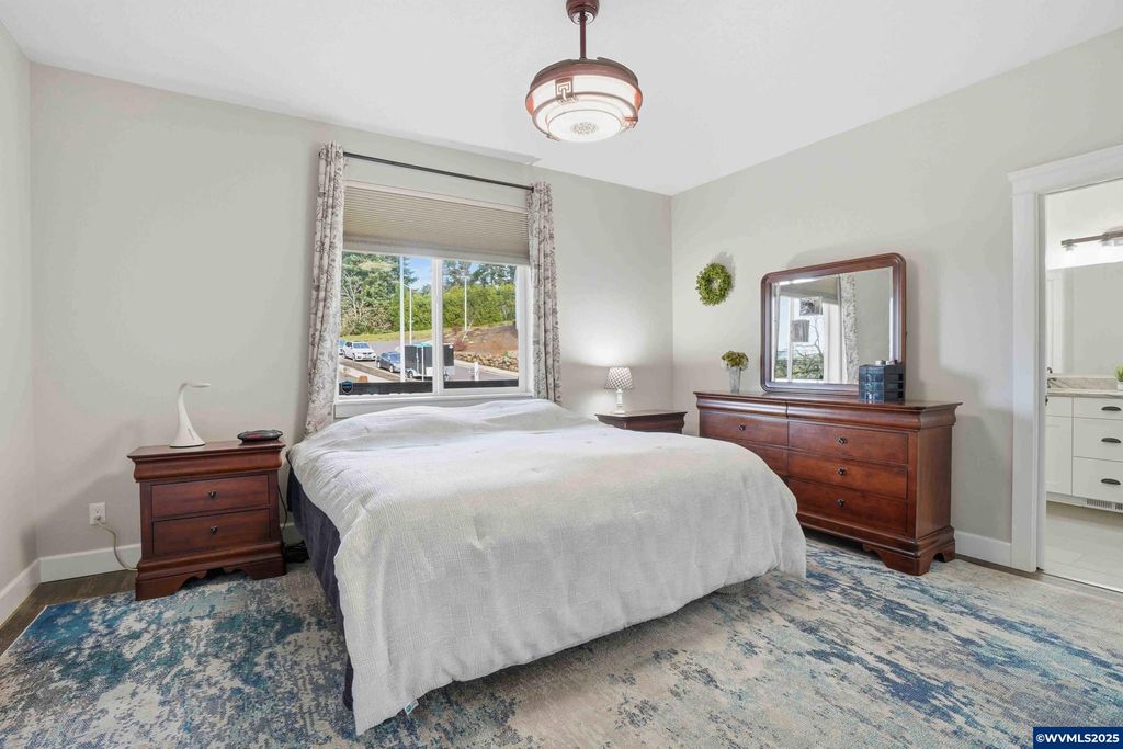 Image 22 of property listing at 112 Summit View Av SE, Salem, OR 97306