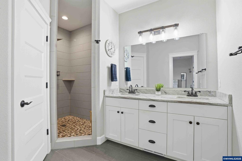 Image 23 of property listing at 112 Summit View Av SE, Salem, OR 97306