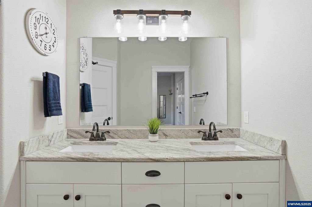 Image 24 of property listing at 112 Summit View Av SE, Salem, OR 97306