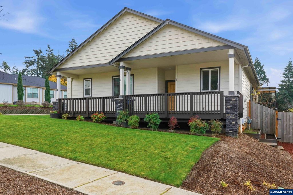 Image 3 of property listing at 112 Summit View Av SE, Salem, OR 97306