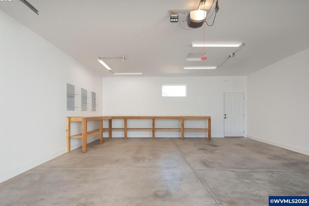 Image 31 of property listing at 112 Summit View Av SE, Salem, OR 97306