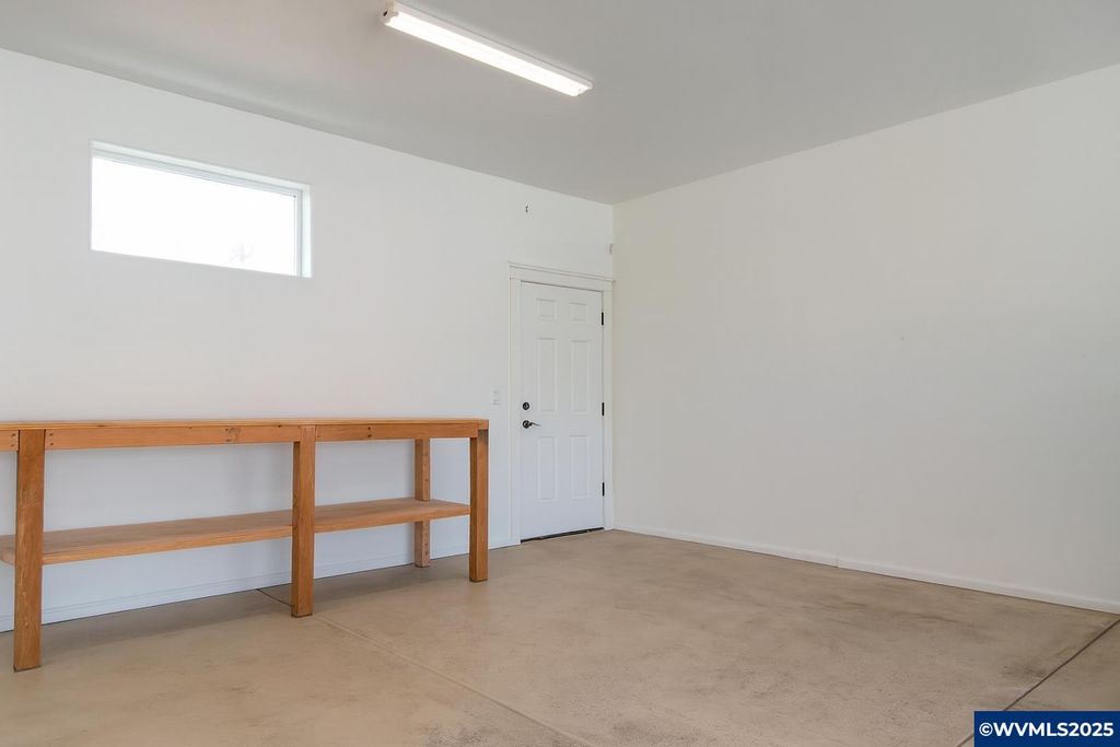 Image 32 of property listing at 112 Summit View Av SE, Salem, OR 97306