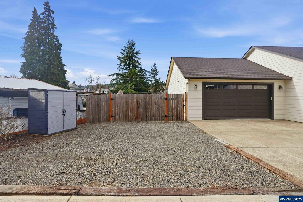 Image 34 of property listing at 112 Summit View Av SE, Salem, OR 97306