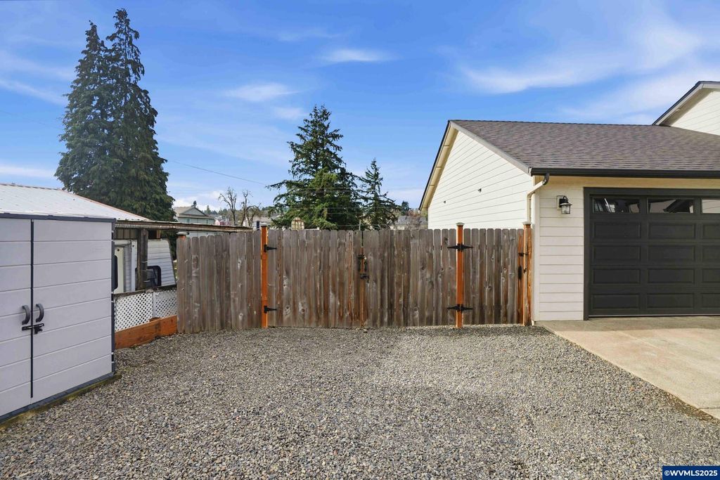 Image 36 of property listing at 112 Summit View Av SE, Salem, OR 97306