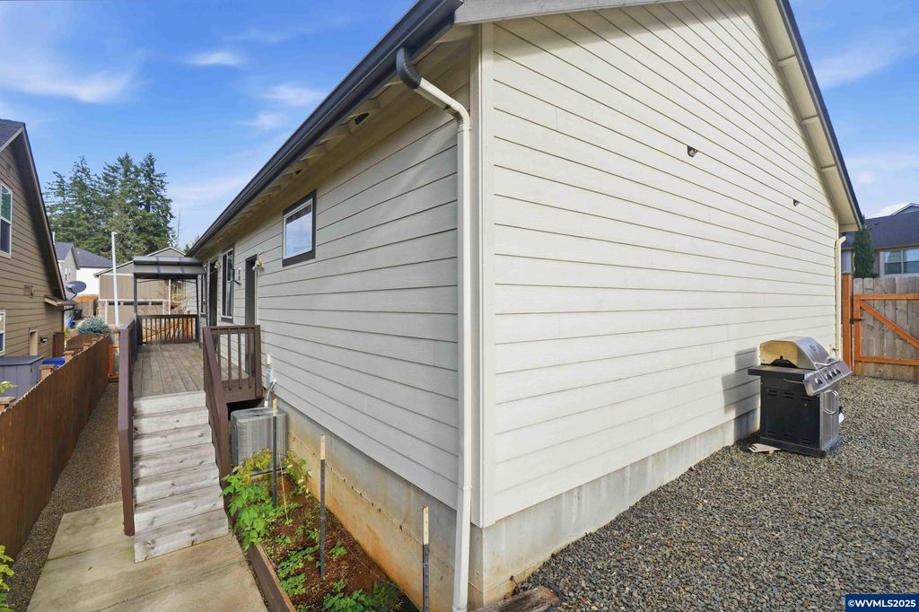 Image 37 of property listing at 112 Summit View Av SE, Salem, OR 97306