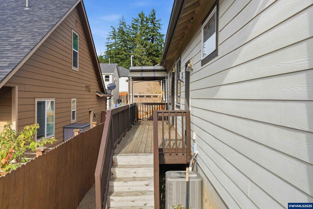 Image 38 of property listing at 112 Summit View Av SE, Salem, OR 97306