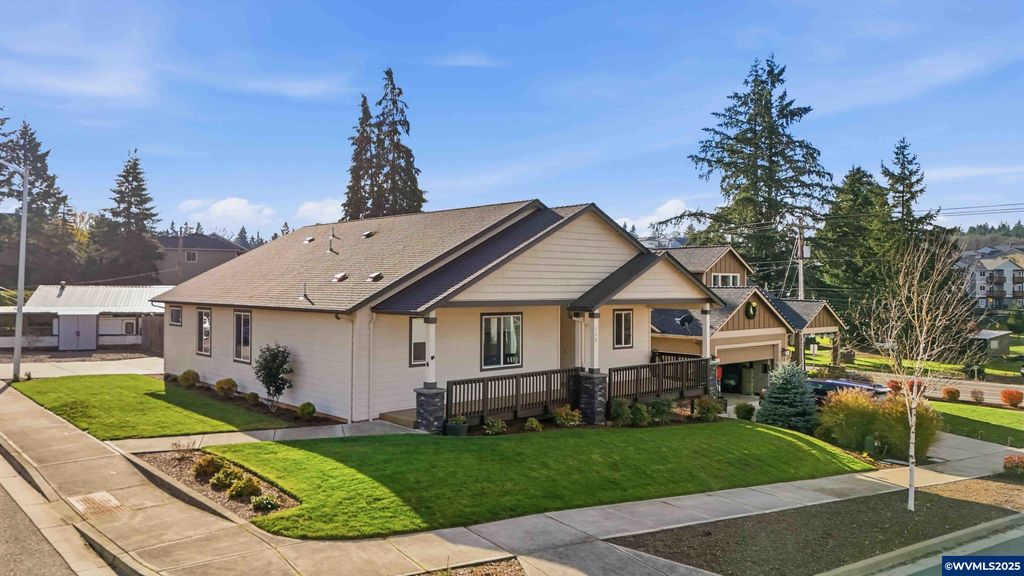 Image 42 of property listing at 112 Summit View Av SE, Salem, OR 97306