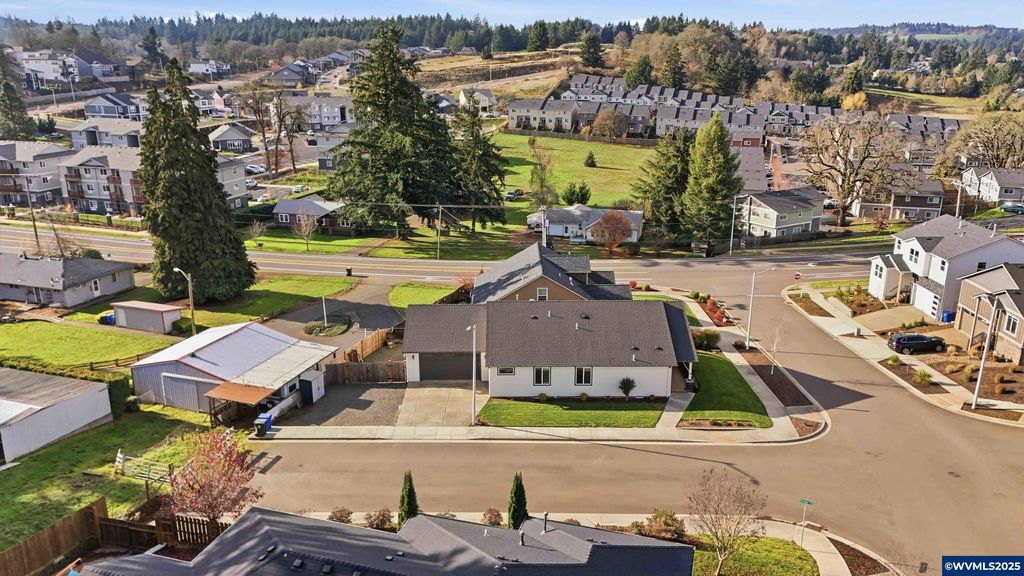 Image 47 of property listing at 112 Summit View Av SE, Salem, OR 97306