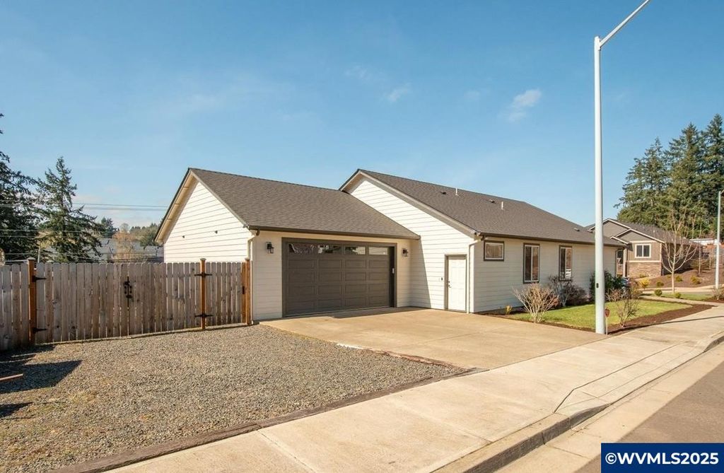 Image 48 of property listing at 112 Summit View Av SE, Salem, OR 97306