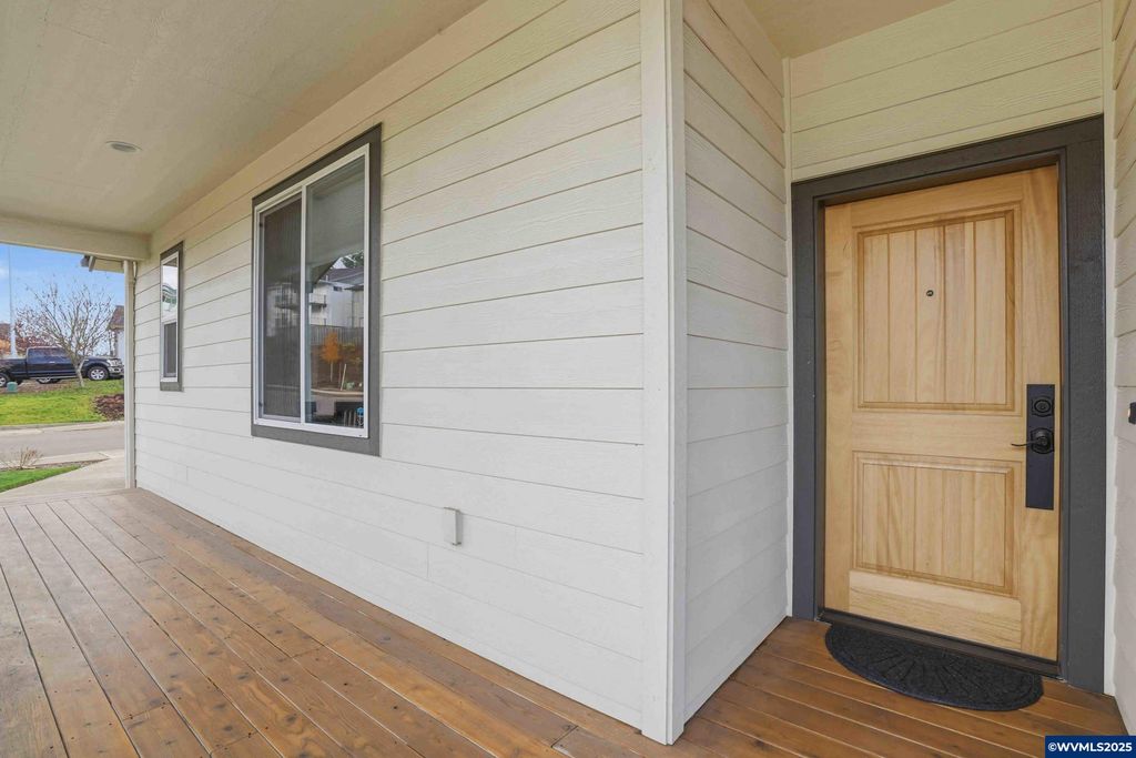 Image 6 of property listing at 112 Summit View Av SE, Salem, OR 97306