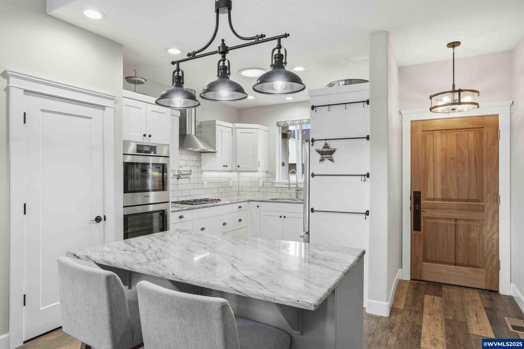 Image 9 of property listing at 112 Summit View Av SE, Salem, OR 97306