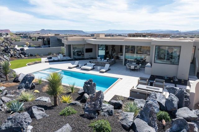 2896 W BLACKHAWK RIDGE CIR, St. George, UT 84770