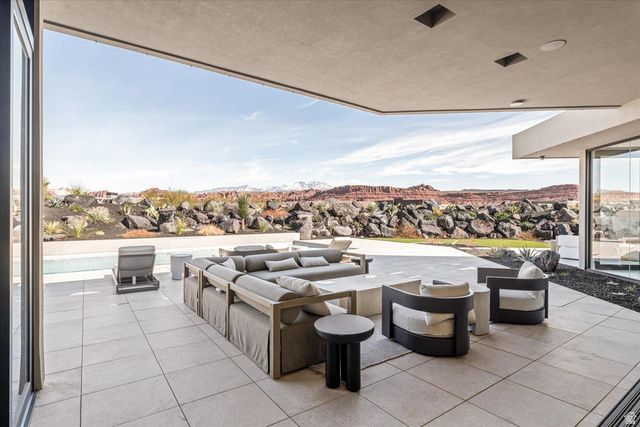 2896 W BLACKHAWK RIDGE CIR, St. George, UT 84770